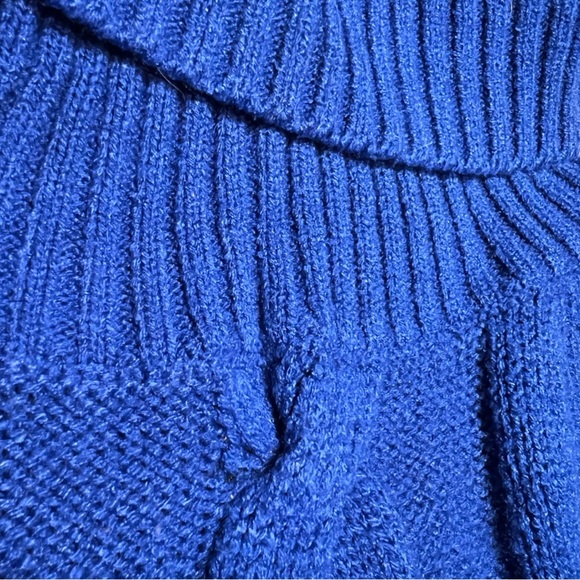 Blue pull-over - Picture 9 of 12